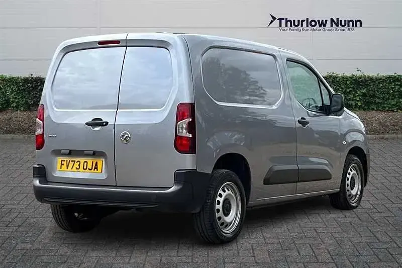 Usado Vauxhall Combo S 100 HP (73 kW) 2023 Cinzento Monovolume