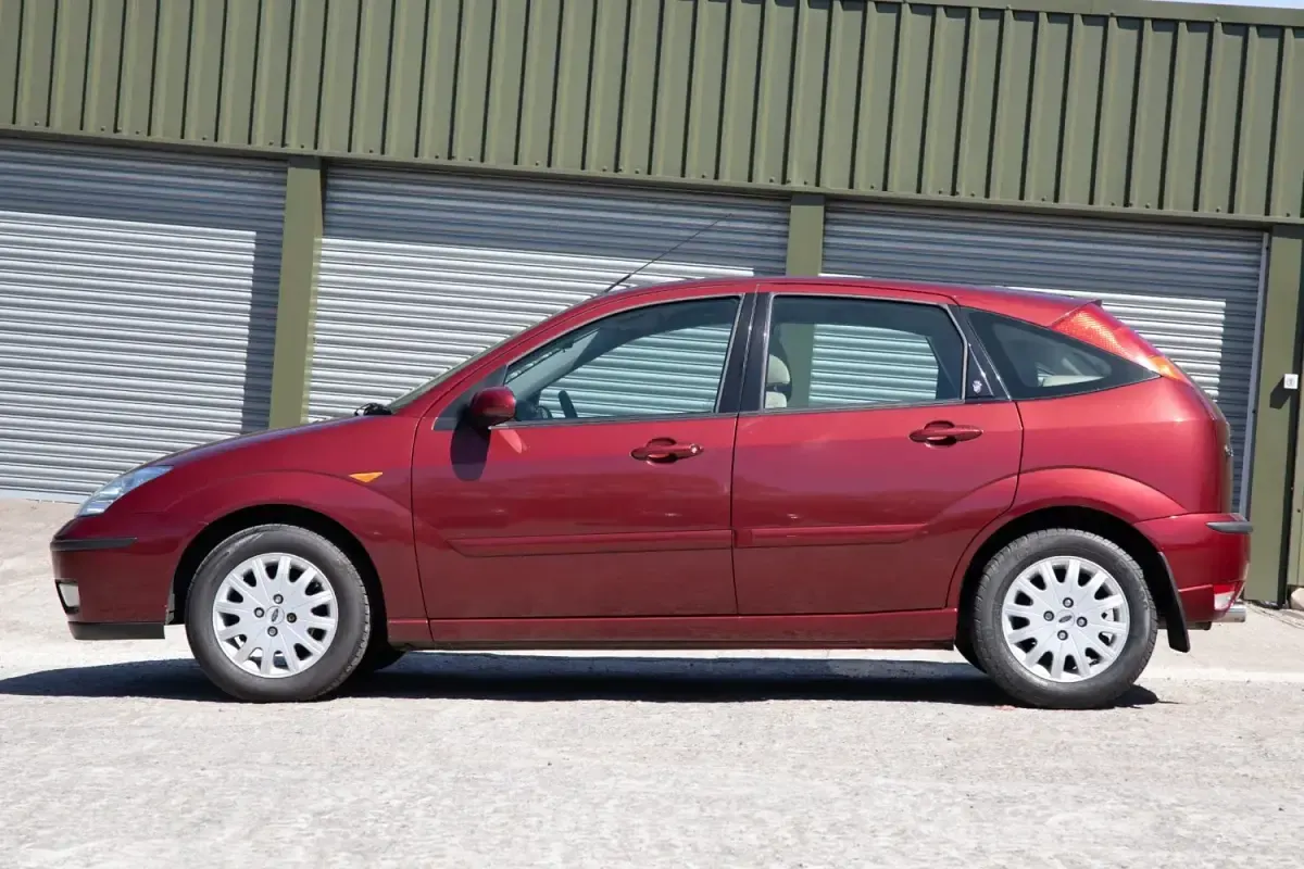 Usado Ford Focus Ghia 2002 Vermelho Citadino