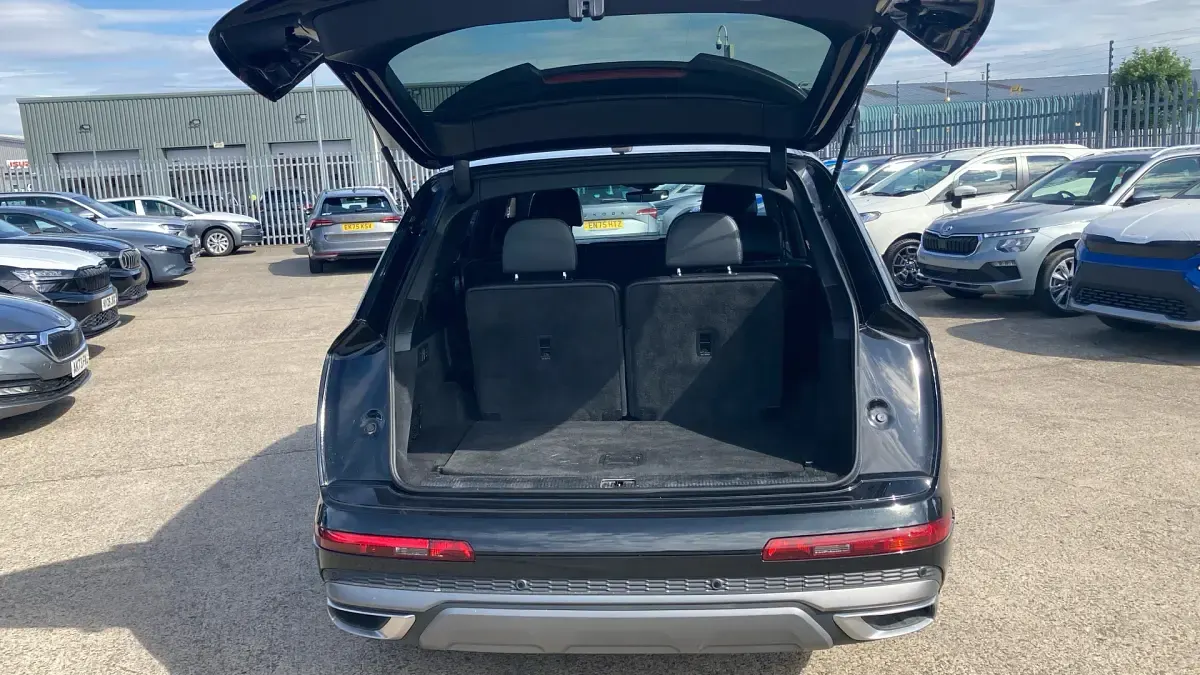 Used Audi Q7 Black Edition 231 HP (169 kW) 2024 Black SUV
