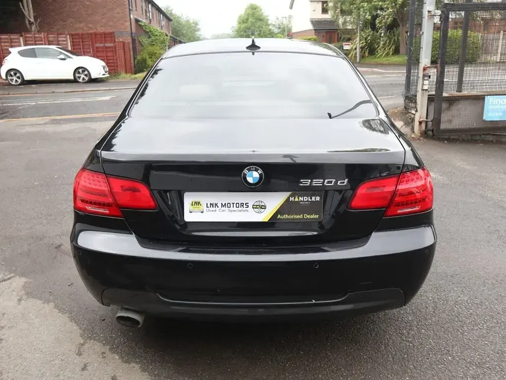 Begagnad BMW 320 M Sport 184 HK (135 kW) 2011 Svart Sportkupé