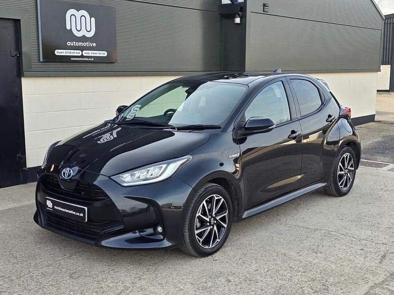 Used Toyota Yaris Hybrid Design 116 HP (85 kW) 2021 Black Hatchback