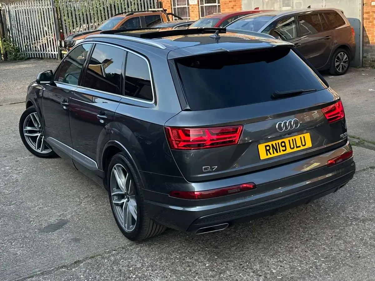 Used Audi Q7 S-Line 286 HP (210 kW) 2019 Grey SUV