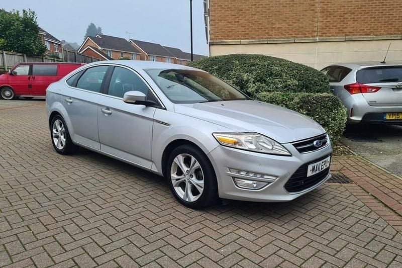 Used Ford Mondeo Titanium 140 HP (102 kW) 2011 Silver Hatchback