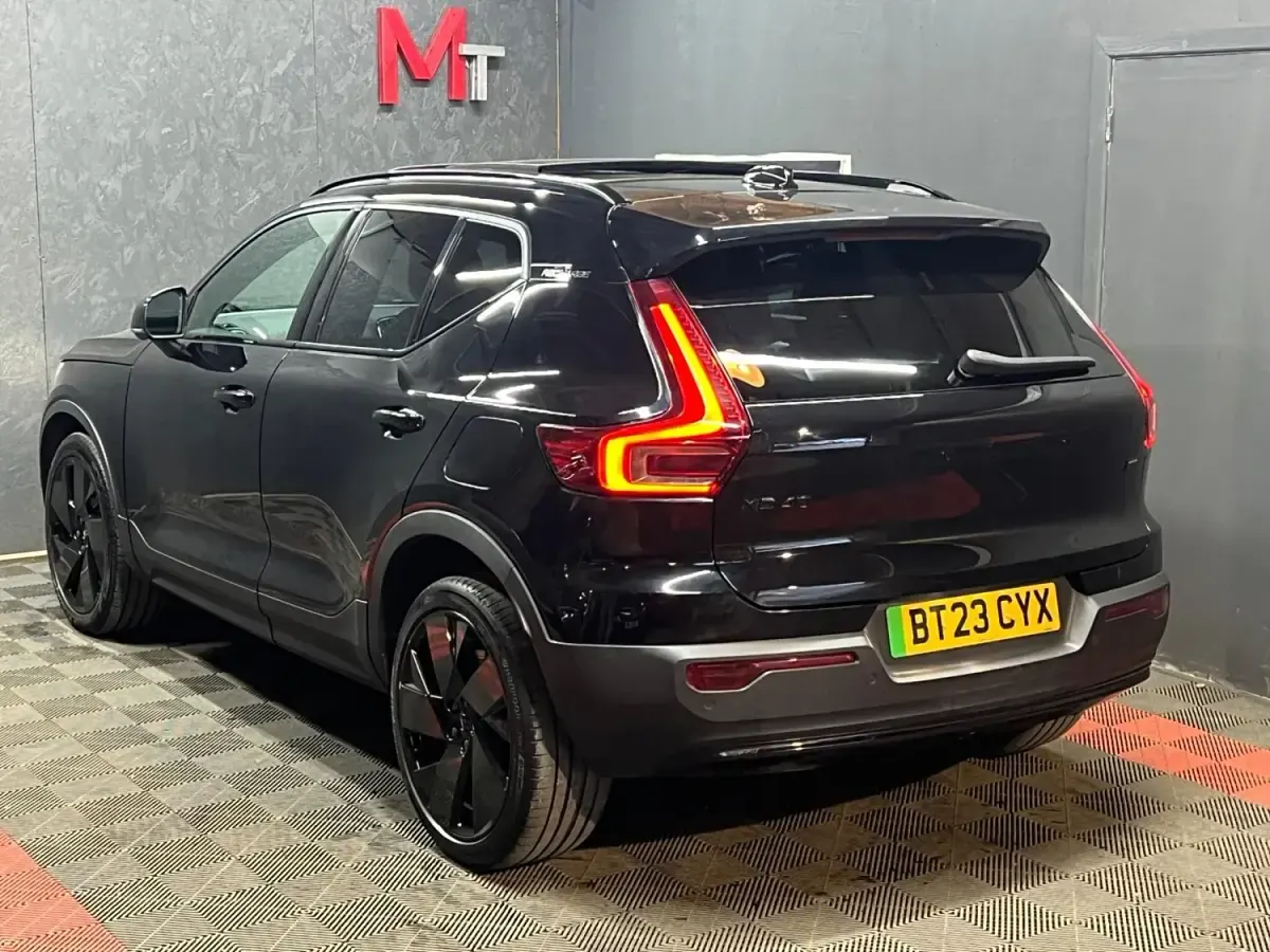 Używany Volvo XC40 Ultimate 300 kW (408 KM) 2023 Czarny SUV