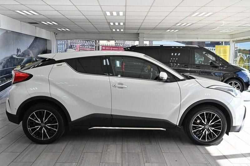 Used Toyota C-HR 115 HP (84 kW) 2017 White SUV