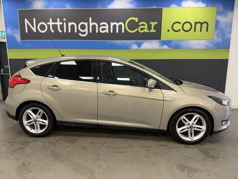 Used Ford Focus Titanium 120 HP (88 kW) 2015 Silver Hatchback
