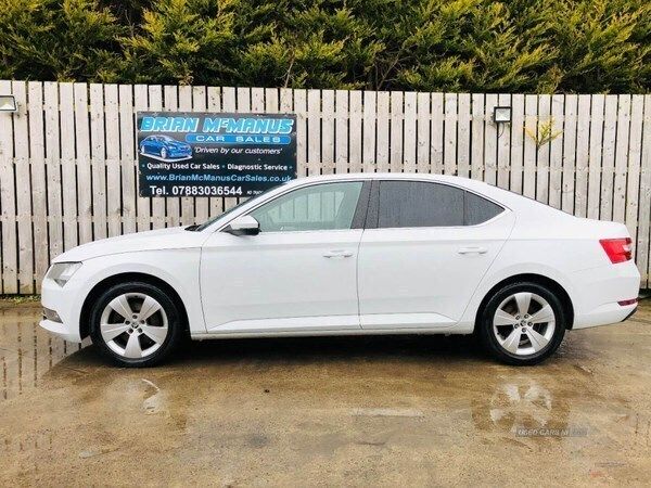 White Used 2015 Skoda Superb SE Hatchback | £9,950 - Image 1/4