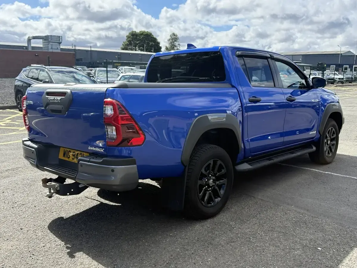 Used Toyota HiLux 204 HP (150 kW) 2023 Blue Pickup