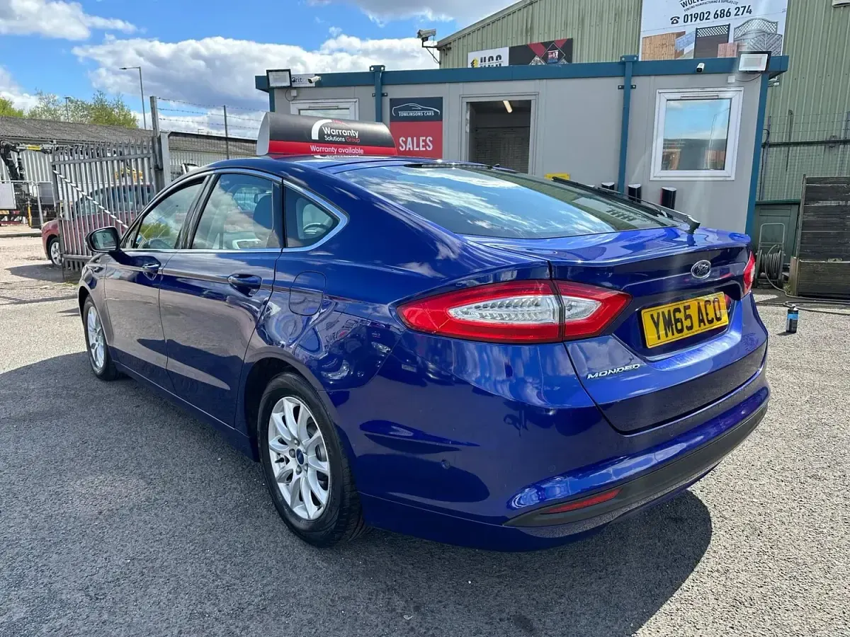 Used Ford Mondeo Zetec 2016 Blue Hatchback