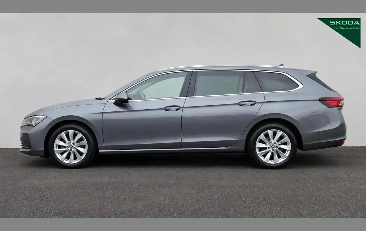 Used Skoda Superb SE Technology 150 HP (110 kW) 2025 Graphite grey metallic Estate