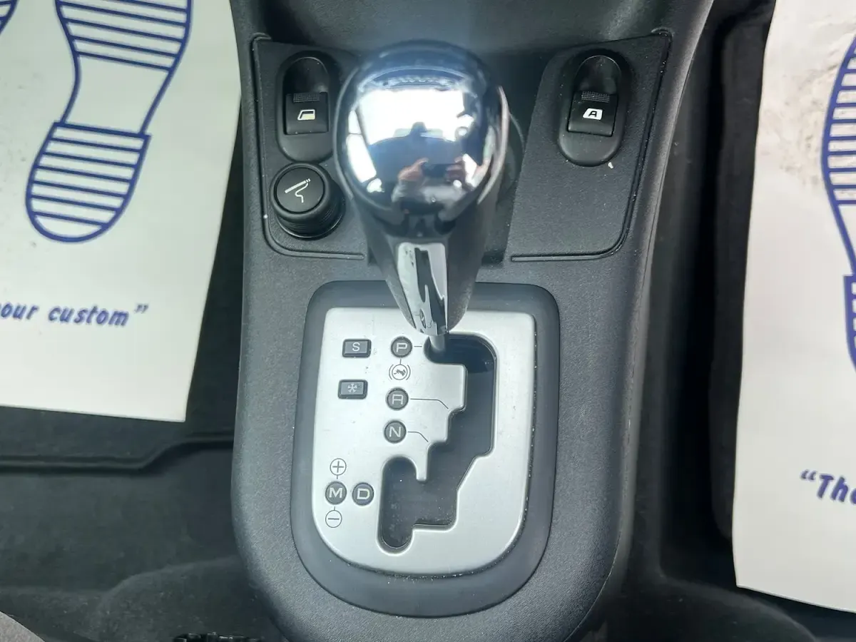Begagnad Citroën C3 Exclusive 107 HK (78 kW) 2009 Silver Halvkombi