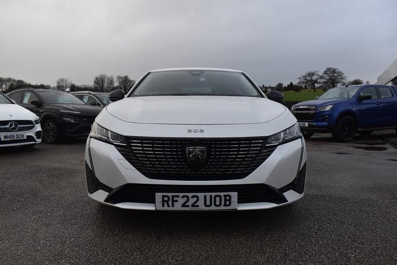 Used Peugeot 308 Allure 130 HP (95 kW) 2022 White Hatchback