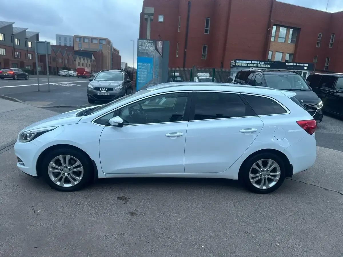 Używany Kia Ceed Sportswagon 126 KM (92 kW) 2014 Biały Kombi