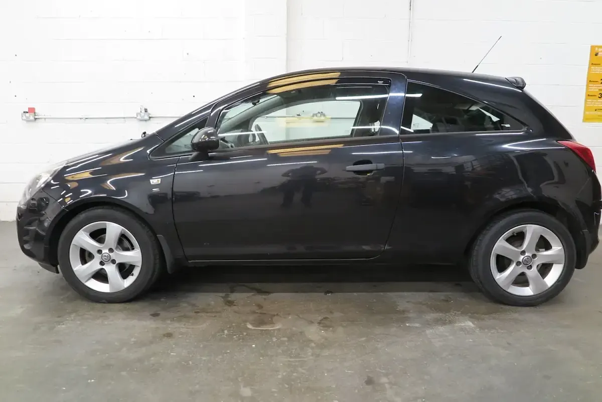 Used Vauxhall Corsa S 65 HP (47 kW) 2014 Black Hatchback