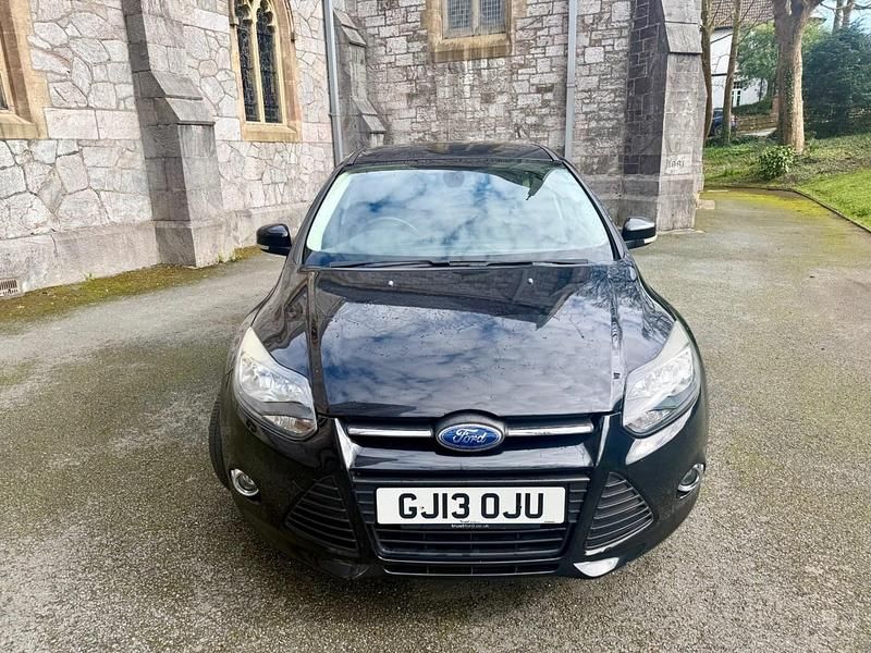 Used Ford Focus Zetec 125 HP (91 kW) 2013 Black Hatchback