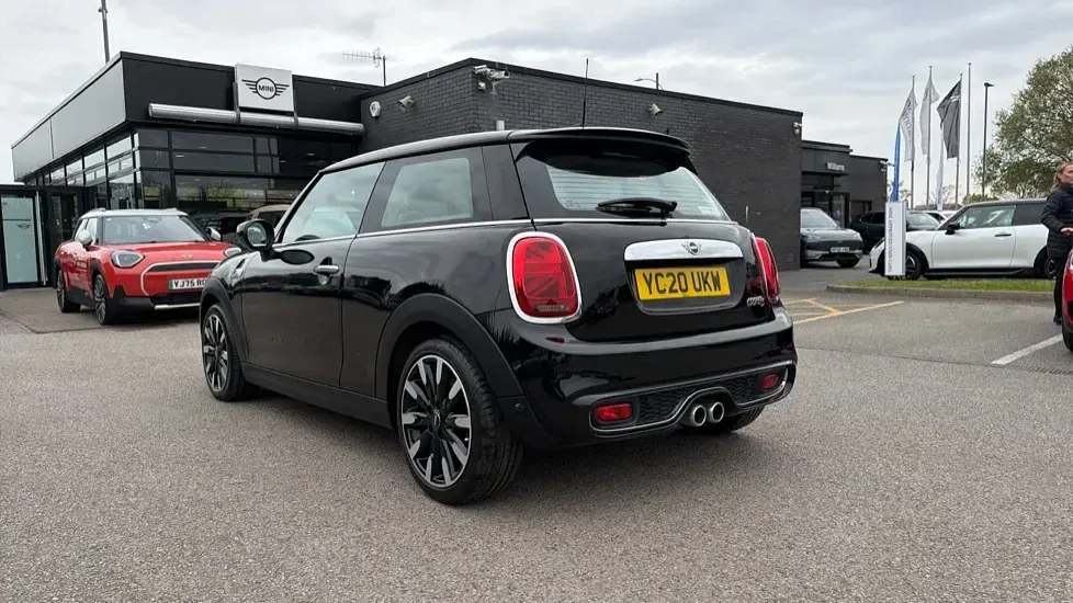 Begagnad Mini Cooper S Exclusive 189 HK (139 kW) 2020 Svart Halvkombi
