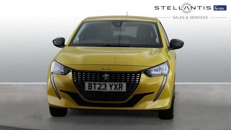 Used Peugeot 208 Active+ 102 HP (75 kW) 2023 Yellow Hatchback