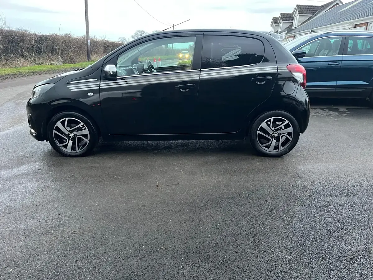 Używany Peugeot 108 Collection 72 KM (52 kW) 2019 Czarny Hatchback