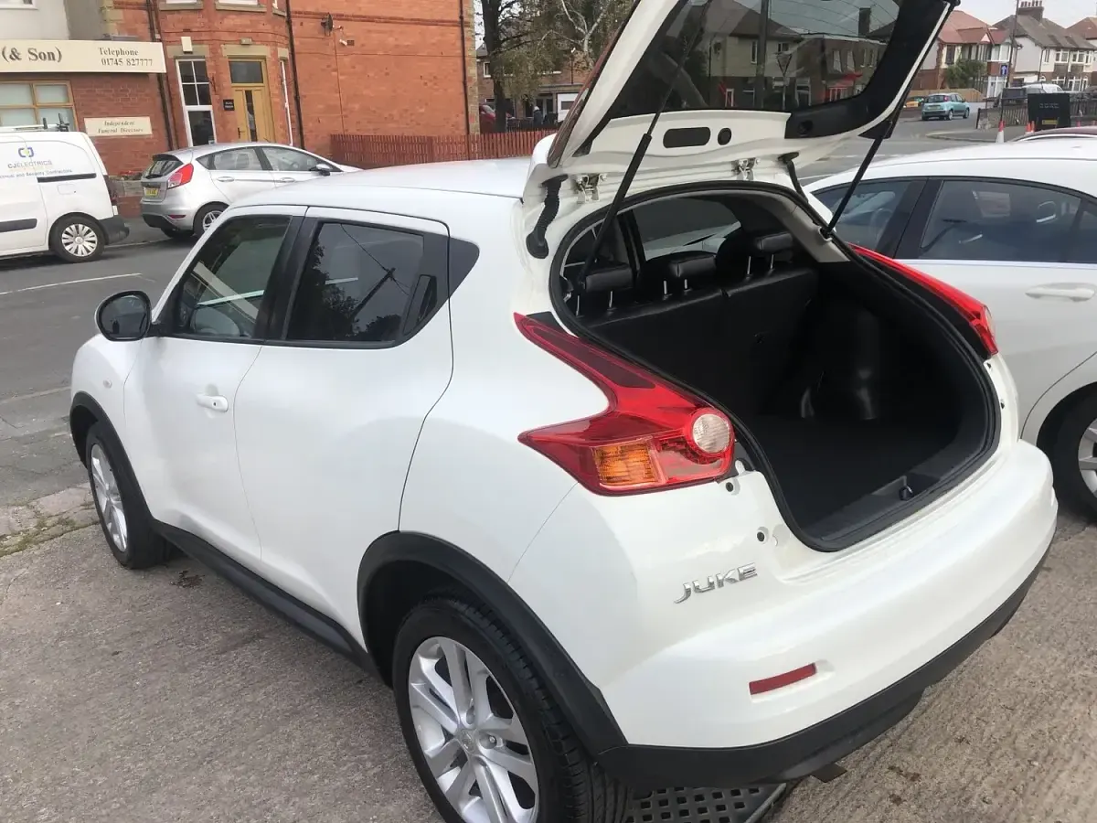 Used Nissan Juke Tekna 2011 White SUV