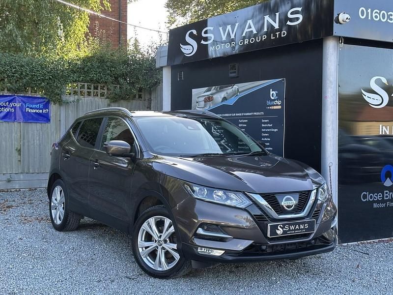 Bronze Used 2017 Nissan Qashqai N-Connecta SUV | £7,995 (Fair price) - Image 1/3