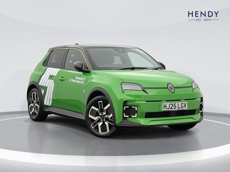 Pop green New 2025 Renault R5 Komfort Hatchback | £27,599 (Fair price) - Image 1/4