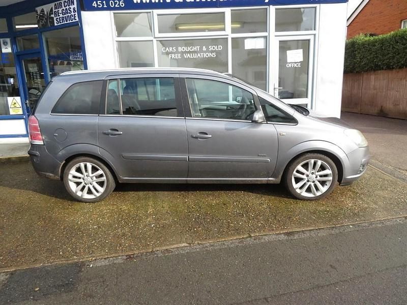 Used Vauxhall Zafira Design Edition 120 HP (88 kW) 2007 Grey MPV