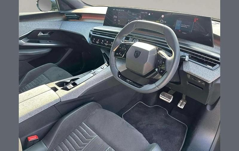 Used Peugeot e-3008 GT 156 kW (213 HP) 2025 Grey SUV