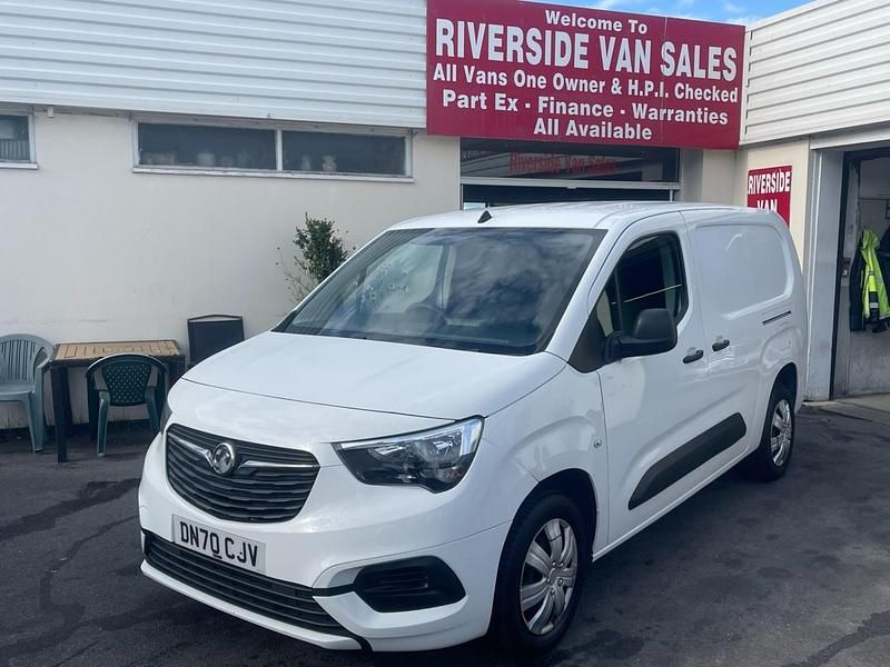 White Used 2020 Vauxhall Combo Sportive MPV | £7,495 (Fair price) - Image 1/4