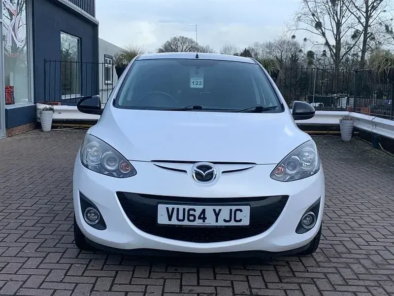 Używany Mazda 2 Edition 84 KM (61 kW) 2014 Biały Hatchback