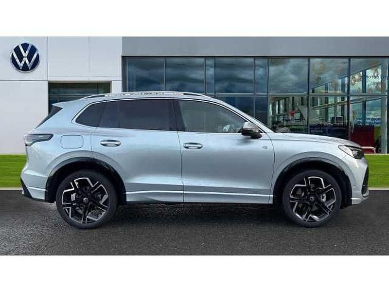 Used VW Tiguan R-line 204 HP (150 kW) 2025 Oyster silver metallic SUV