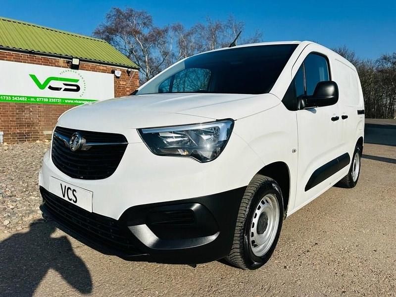 Used Vauxhall Combo Edition 100 HP (73 kW) 2019 White MPV