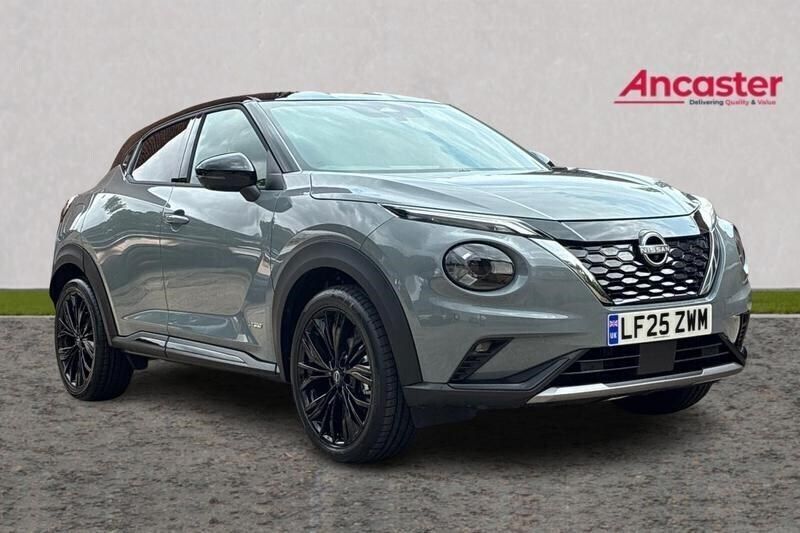 Rl white with solid black roof New 2025 Nissan Juke SUV | £25,975 (Fair price) - Image 1/4
