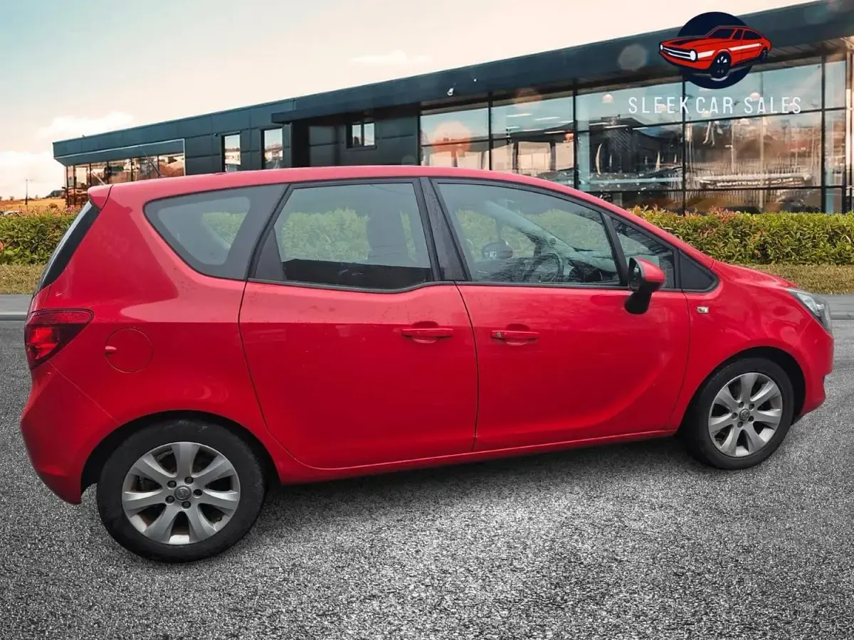 Used Vauxhall Meriva 98 HP (72 kW) 2016 Red MPV