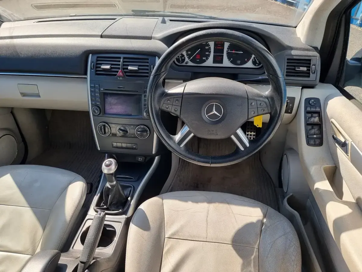 Usado Mercedes B200 2010 Preto Monovolume