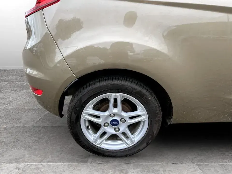 Used Ford Fiesta Zetec 80 HP (58 kW) 2013 Brown Hatchback