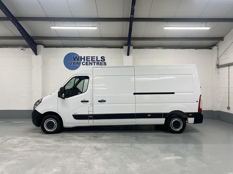 Second-hand Vauxhall Movano Edition 135 CP (99 kW) 2021 Alb Monovolum