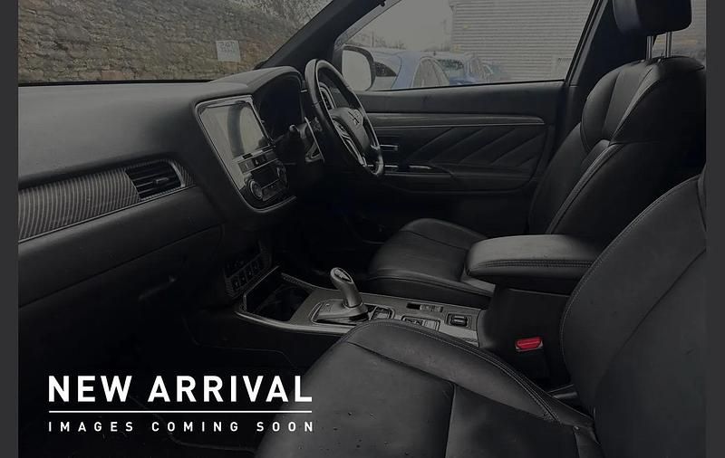 Used Mitsubishi Outlander P-HEV 174 HP (127 kW) 2018 Grey SUV