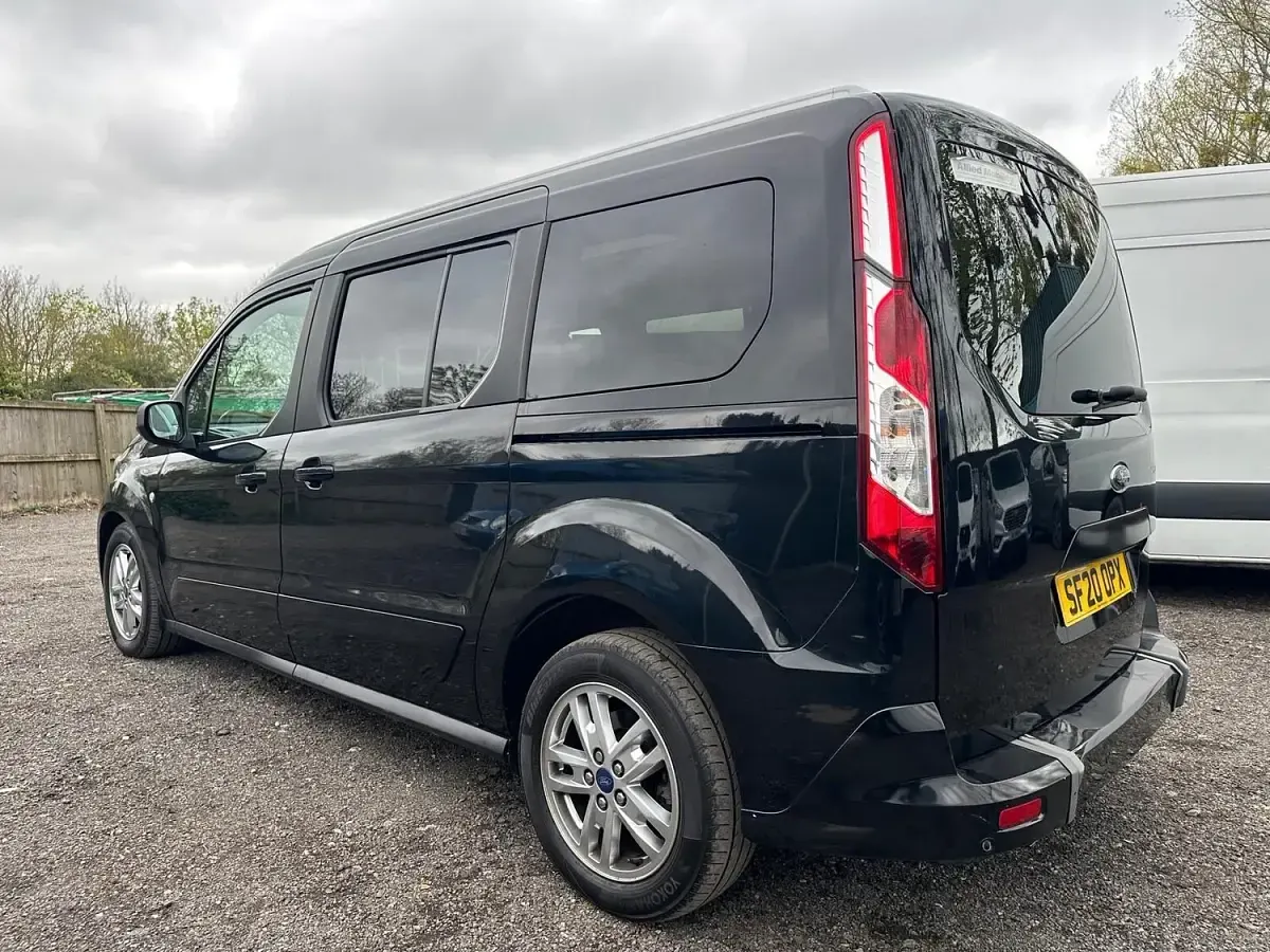 Used Ford Grand Tourneo Connect Titanium 120 HP (88 kW) 2020 Black MPV
