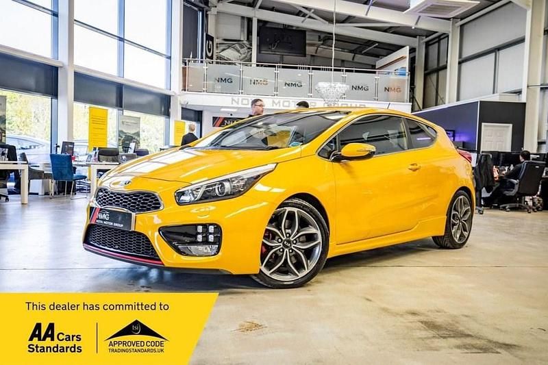 Used Kia ProCeed 201 HP (147 kW) 2015 Yellow Hatchback