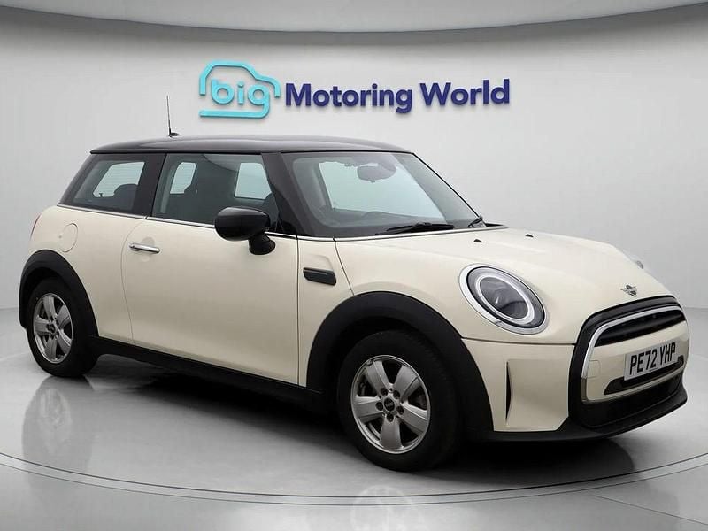 White Used 2022 Mini Cooper Classic Hatchback | £17,275 (Fair price) - Image 1/4