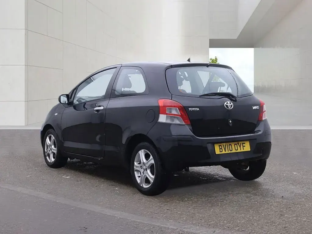 Used Toyota Yaris 101 HP (74 kW) 2010 Black Hatchback