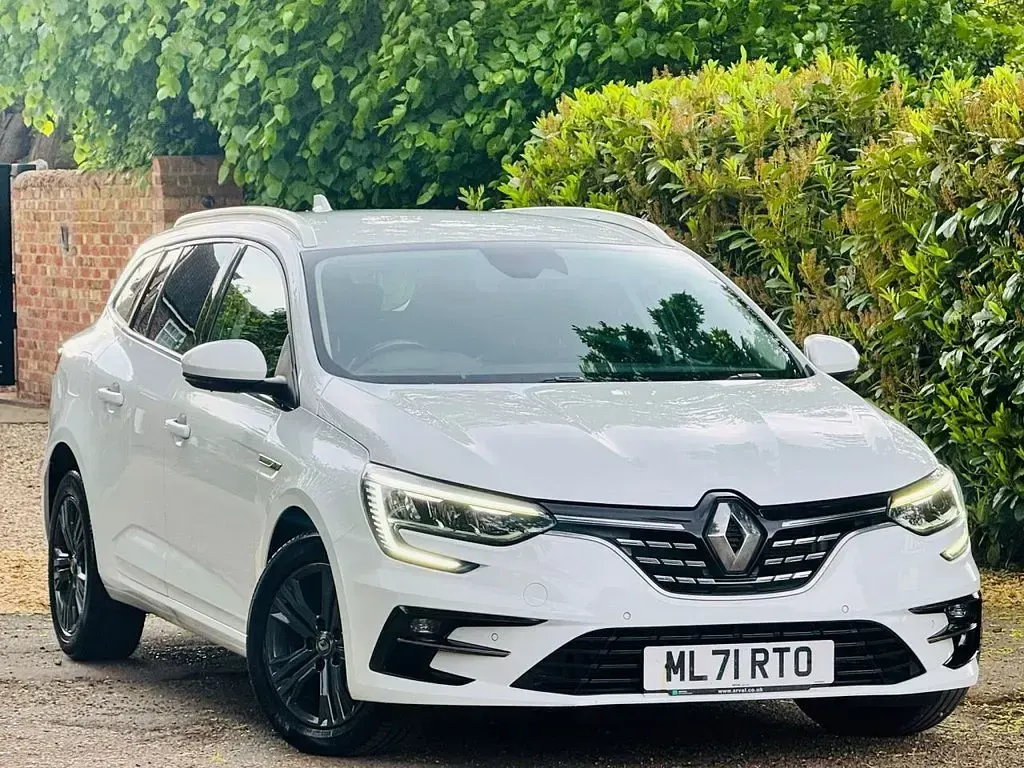Used Renault Mégane GrandTour Iconic 115 HP (84 kW) 2021 White Estate
