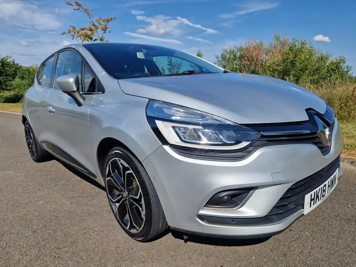 Used Renault Clio Signature 90 HP (66 kW) 2018 Silver Hatchback