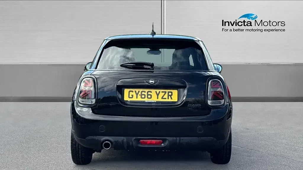 Usado Mini Cooper Hatch 136 HP (100 kW) 2016 Preto Citadino