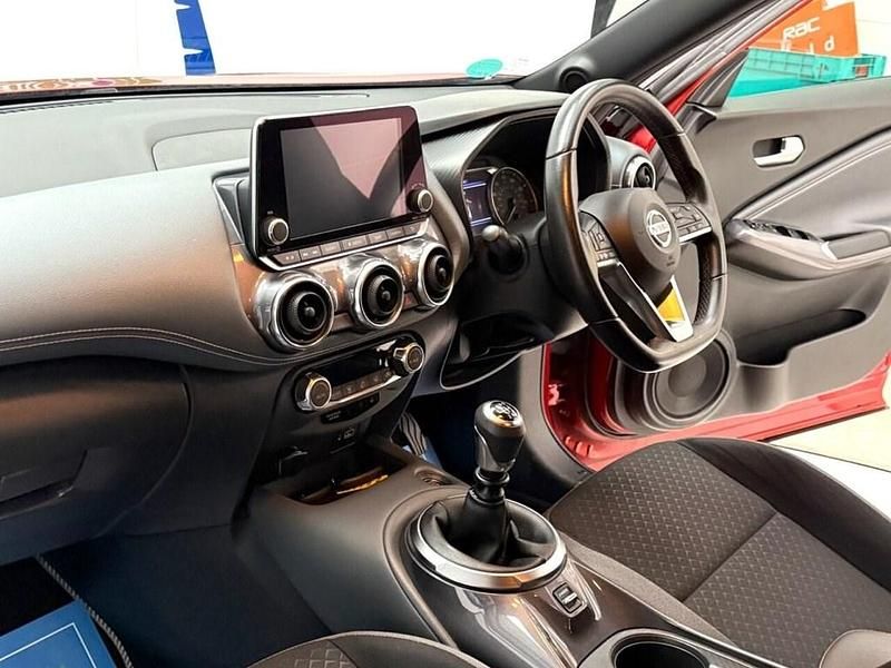 Used Nissan Juke N-Connecta 114 HP (83 kW) 2022 Red SUV