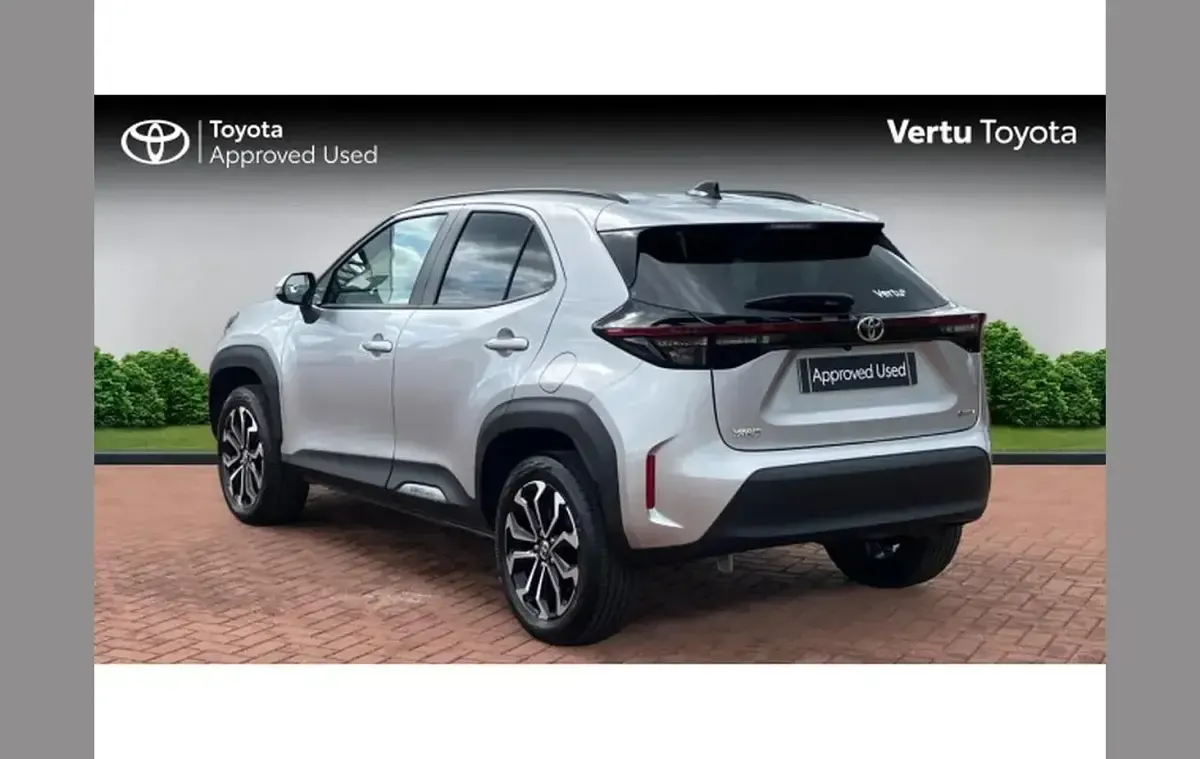 Used Toyota Yaris Cross Design 113 HP (83 kW) 2025 Silver SUV