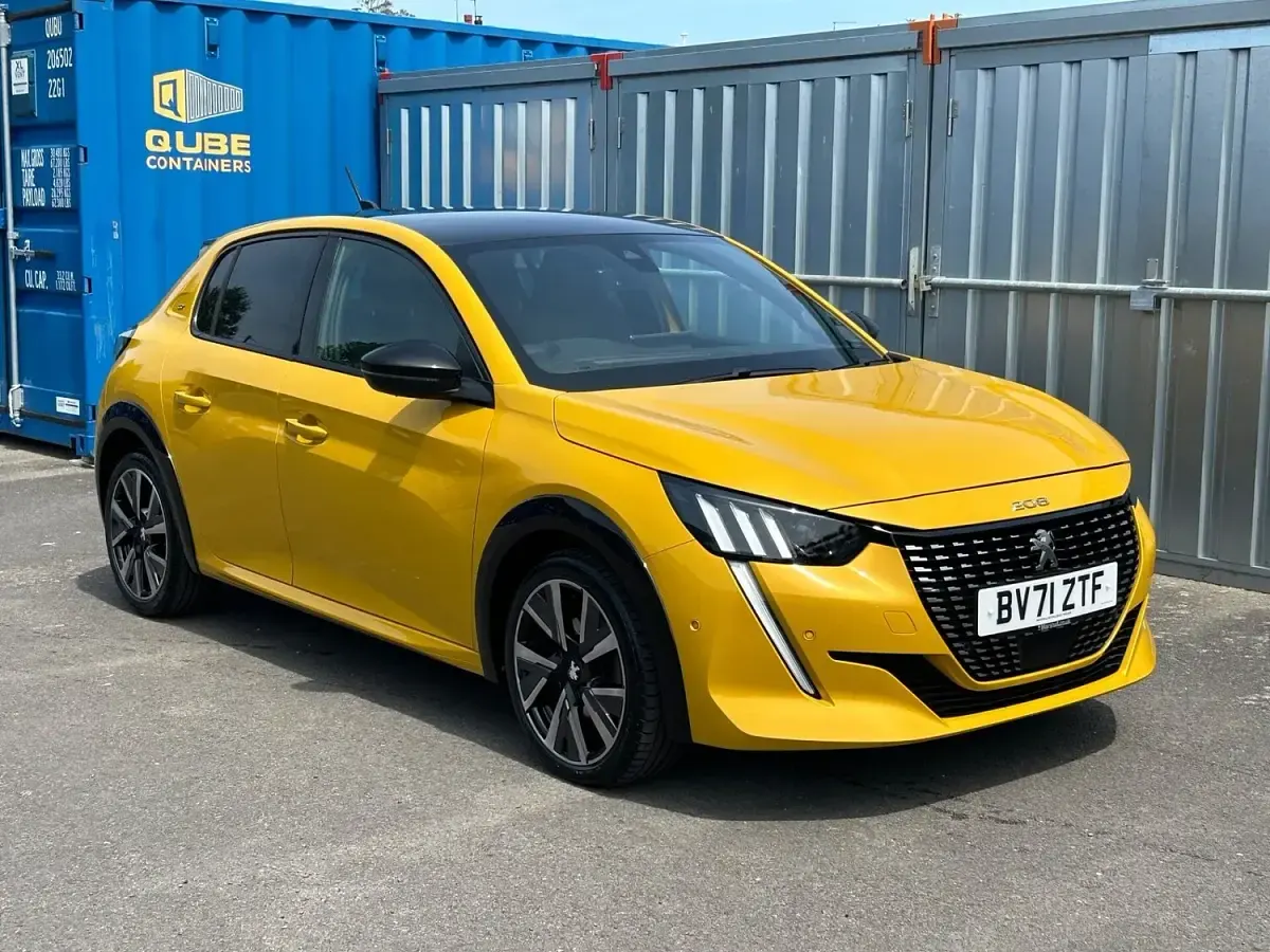 Used Peugeot 208 GT 75 HP (55 kW) 2021 Yellow Hatchback