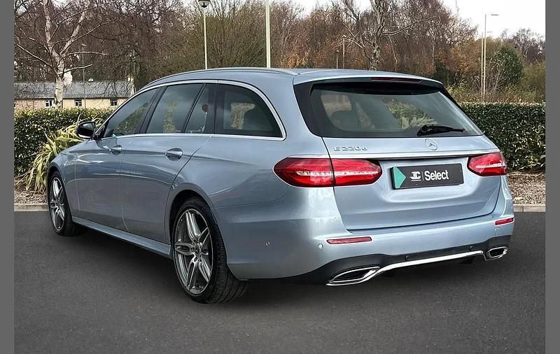 Begagnad Mercedes E220 AMG line 191 HK (140 kW) 2018 Silver Kombi