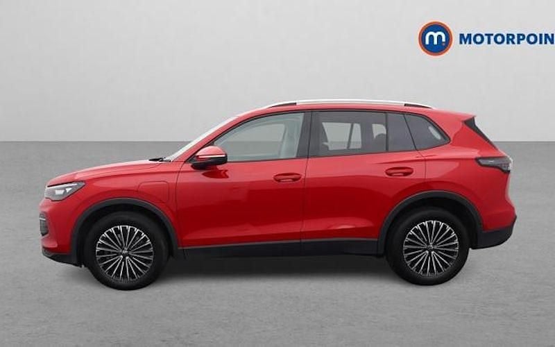 Usado VW Tiguan Match 204 HP (150 kW) 2025 Vermelho SUV