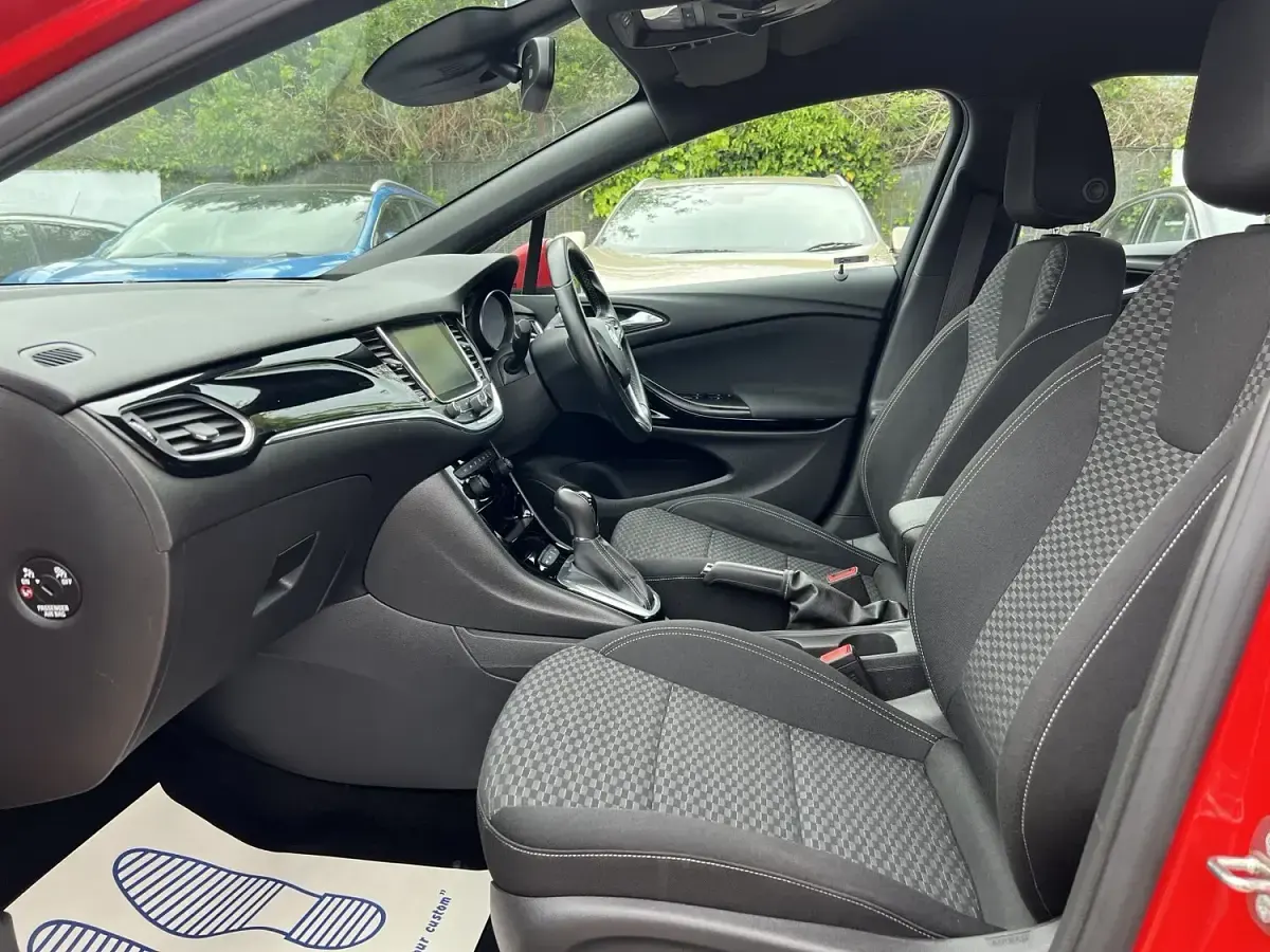 Used Vauxhall Astra SRi 136 HP (100 kW) 2016 Red Hatchback
